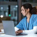 Arbeitende Pflegerin